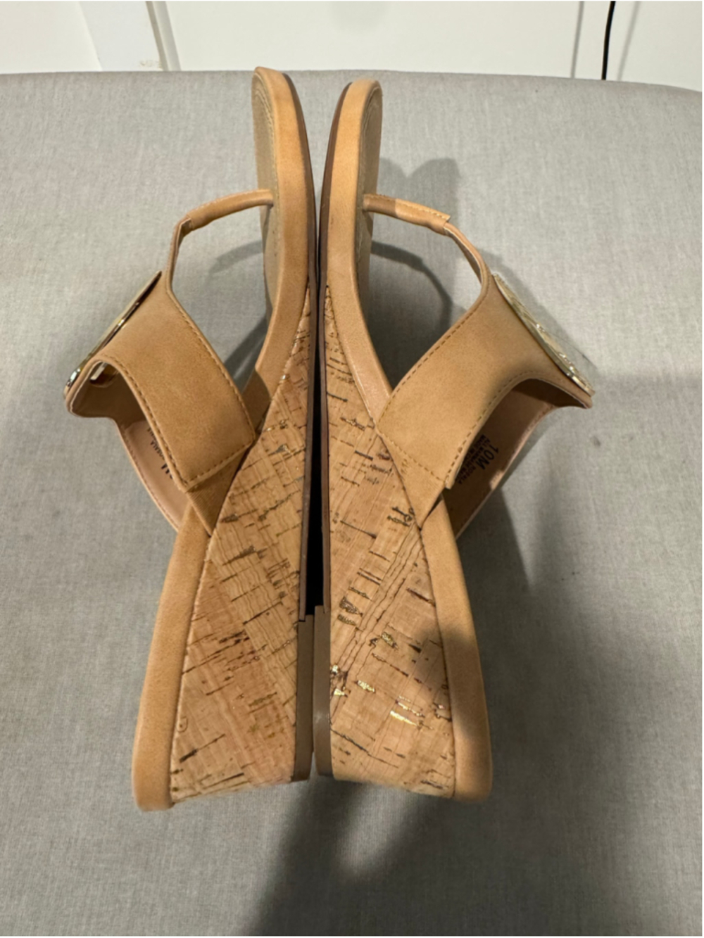 Women's Impo Wedge Thong Sandals Size 10 Beige Gold - Picture 5 of 13